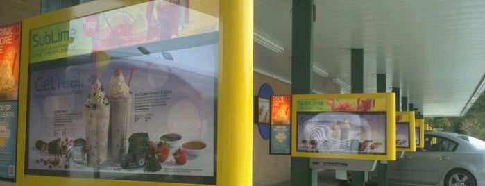 Sonic Drive-In is one of Lugares favoritos de Ya'akov.