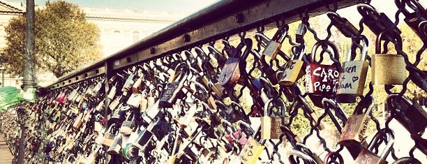 Pont des Arts is one of Paris.