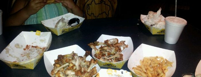 Buffalo Wild Wings is one of Purvaさんのお気に入りスポット.