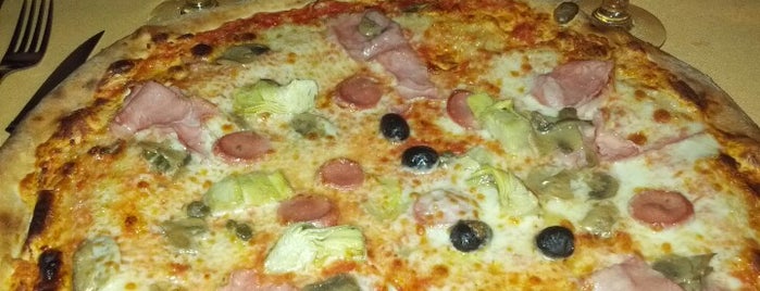 Pizzeria Da Willy is one of Raffaeleさんのお気に入りスポット.