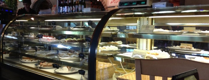 Landolfi's Italian Bakery is one of Tempat yang Disukai Jackie.
