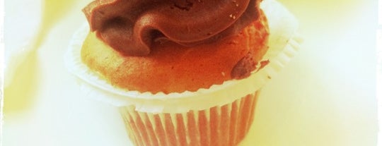 Caroline's Cupcakery is one of Locais salvos de Miko.