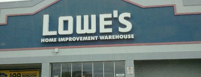 Lowe's is one of Thaisさんのお気に入りスポット.