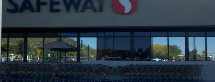 Safeway is one of Locais curtidos por Dewana.