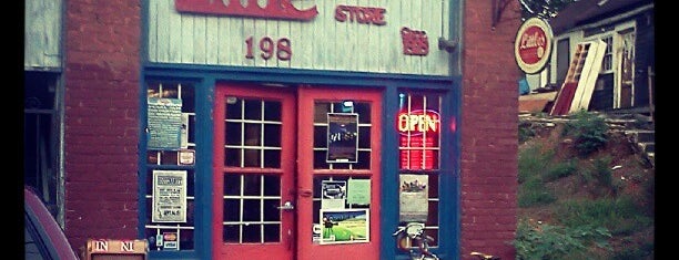 Little's Food Store is one of สถานที่ที่บันทึกไว้ของ Chad.