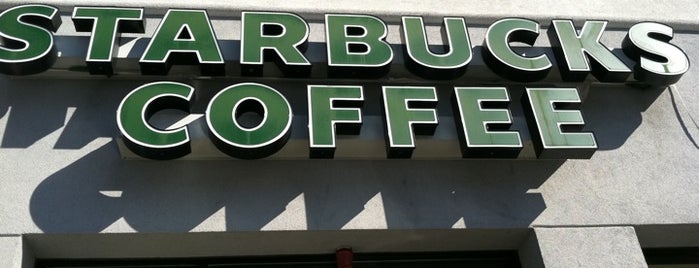 Starbucks is one of Orte, die Larry gefallen.