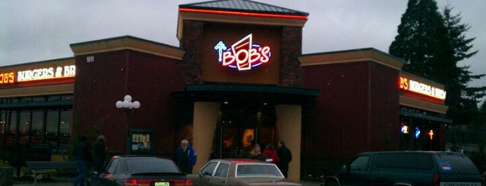 Bob's Burgers & Brew is one of Lugares favoritos de Emylee.