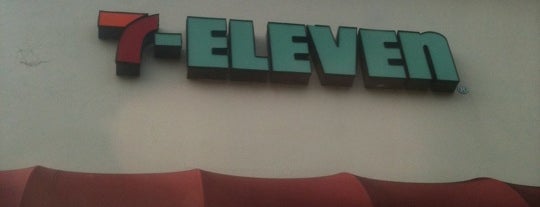 7-Eleven is one of Lugares favoritos de Darrell.