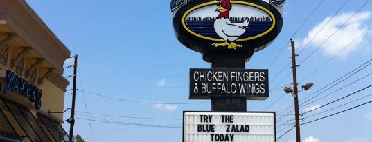 Zaxby's Chicken Fingers & Buffalo Wings is one of สถานที่ที่ Lena ถูกใจ.