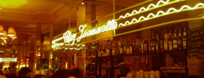Chez Jeannette is one of Bars checkés.
