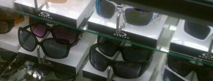 Sunglass Hut is one of Gezikaさんのお気に入りスポット.