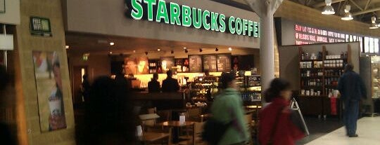 Starbucks is one of Orte, die Lee gefallen.