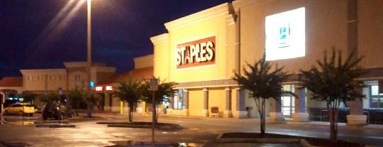 Staples is one of สถานที่ที่ Jeff ถูกใจ.