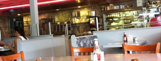 Golden Eagle Diner is one of Posti che sono piaciuti a Aileen.
