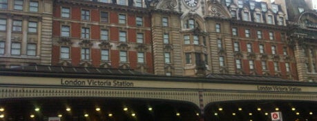 Ж/д вокзал Виктория (VIC) is one of London.