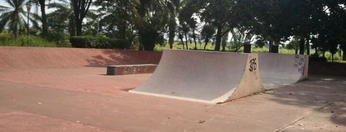 Telaga Kahuripan Skatepark is one of skatepark.