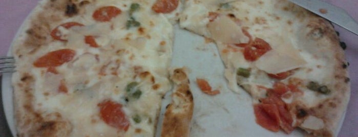 Il Giardino Degli dei is one of Mangiare una pizza rotondaaa!! Sono super!!.