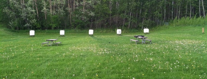 Walnut Hill Archery Range is one of Locais curtidos por Corey.