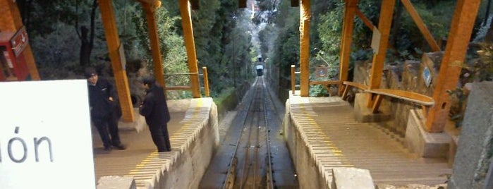 Funicular del Cerro San Cristóbal is one of Turistas brasileiros em Santiago do Chile.