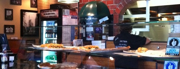 Joe's NY Pizza & Pasta is one of Posti che sono piaciuti a Patrick.