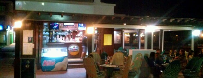 Vali Café Bar is one of Locais curtidos por Kieran.