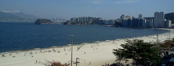 Praia de Icaraí is one of Top 10 favorites places in Niterói, Brasil.