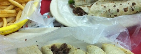 Tacos El Buey is one of Tempat yang Disukai AdRiAnUzHkA.