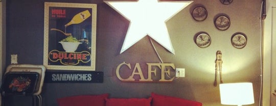 Spoons Cafe is one of สถานที่ที่บันทึกไว้ของ Kat.