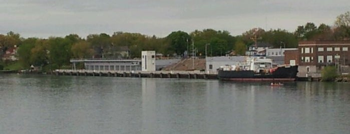 Seaway Terminal is one of Lugares favoritos de Greg.