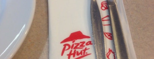 Pizza Hut is one of Lugares favoritos de Louis Anthony.