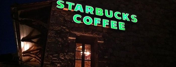 Starbucks is one of Tempat yang Disukai Stavria.