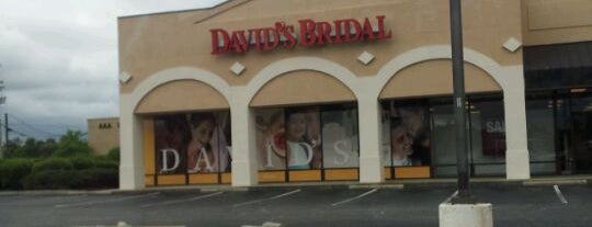David's Bridal is one of Rheaさんのお気に入りスポット.