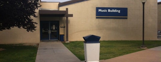 CSUB Music Building is one of สถานที่ที่ Keith ถูกใจ.
