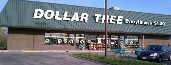 Dollar Tree is one of La-Ticaさんのお気に入りスポット.