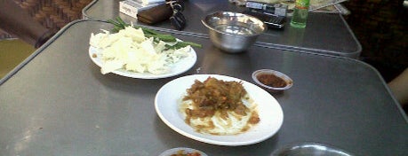 Nasi Uduk & Ayam Goreng Mas Miskun Salemba is one of Favorite Food.