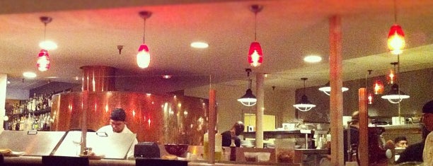 Rizzuto's Oyster Bar & Restaurant is one of Posti che sono piaciuti a Emily.