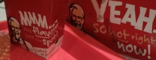 KFC is one of Locais curtidos por Febrina.