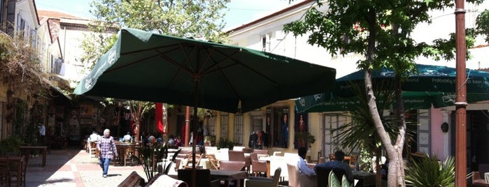 Lesmire Cafe & Meyhane is one of Tempat yang Disukai Selcen.