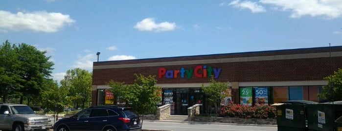 Party City is one of สถานที่ที่ Alicia ถูกใจ.