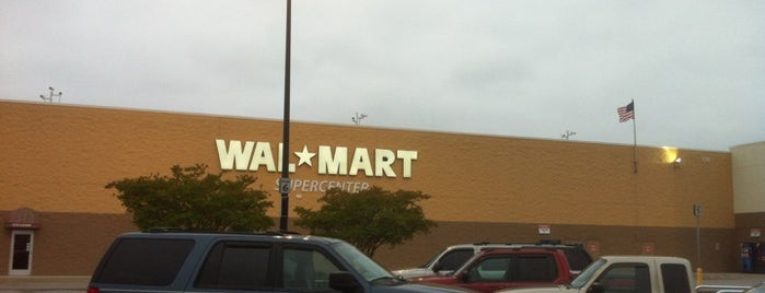 Walmart Supercenter is one of Tempat yang Disukai Katie.