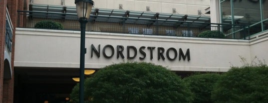 Nordstrom is one of Lieux qui ont plu à Kate.