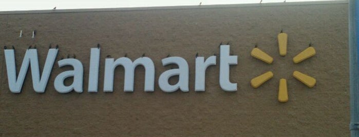 Walmart Supercenter is one of Lieux sauvegardés par Arnaldo.