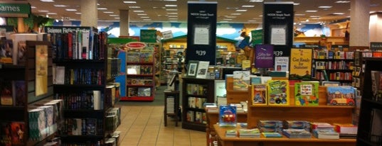 Barnes & Noble is one of Westさんのお気に入りスポット.