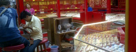 ร้านทองสำโรง is one of Locais curtidos por attaphon.