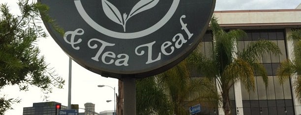 The Coffee Bean & Tea Leaf is one of สถานที่ที่ Jennifer ถูกใจ.