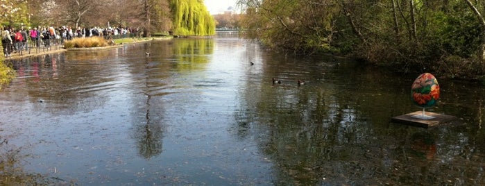 St James's Park is one of London's best parks and gardens.