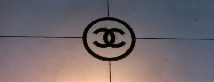 Chanel Boutique is one of MarktheSpaManさんのお気に入りスポット.