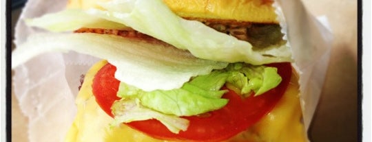 BurgerFi is one of Lugares guardados de Lizzie.