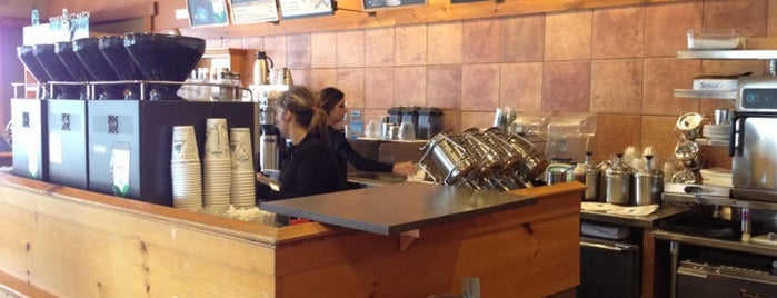 Caribou Coffee is one of Tempat yang Disukai Tracy.