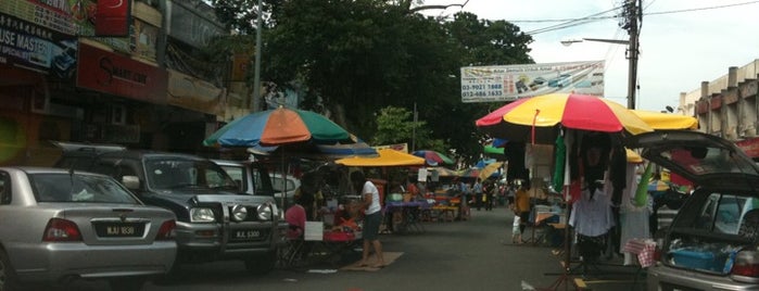 Taman Midah Morning Market is one of Lugares favoritos de Howard.